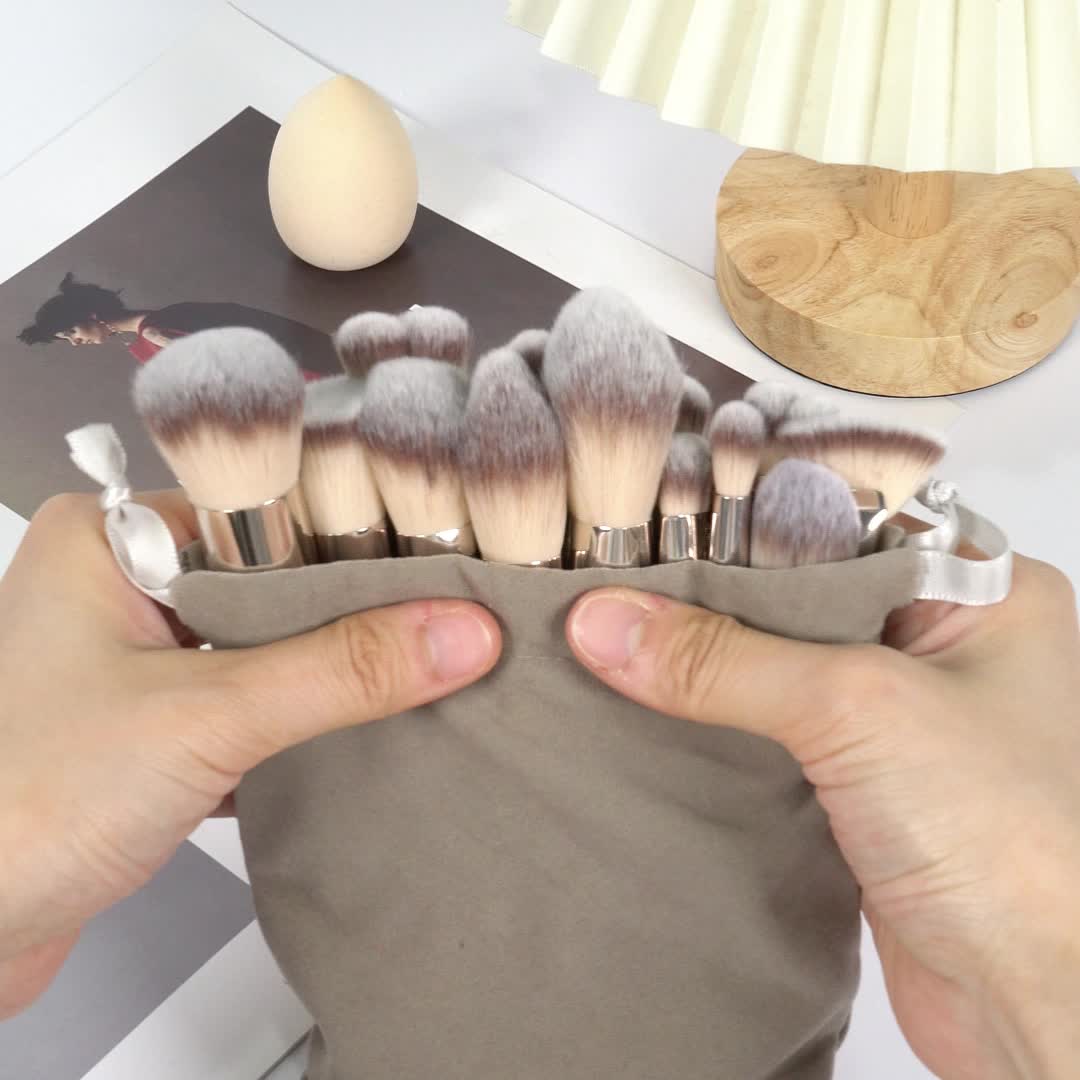 MAANGE 18-piece professional makeup brush set, including 18 makeup brushes + velvet cloth bag, soft brush hair makeup brushes, foundation brush, eye shadow brush, blending brush, concealer brush, eyeliner brush, skin-friendly powder puff set, travel
