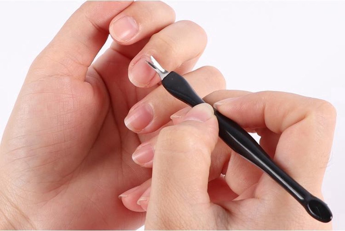 Cuticle Remover & Cuticle Pusher in 1 | Cuticle Cutter | Cuticle Remover | Cuticle Clipper | Cuticle Pusher | Stainless Steel / Plastic | Black