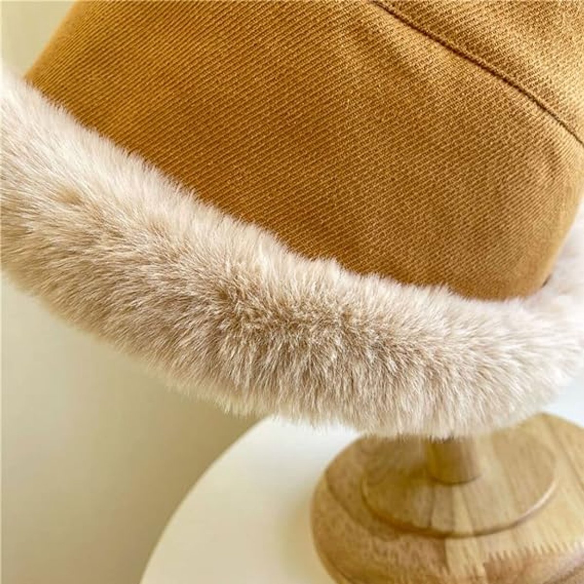 1 Women's Winter Hat - Hat - Cold Weather Extreme warmth and wind protection - Fleece-lined interior - Wide brim design - Thick insulated material for snow-beige