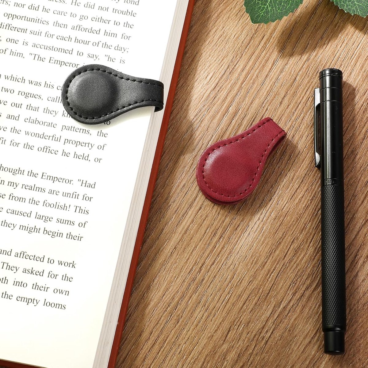 Bookmarks - 2 Pieces - Bookmark - Bookmark - Book Accessories - Page Holder - Page Holder - Magnetic Bookmark - For Both Boys And Girls - For Books/Stationery - Children - Leather - Black And Red