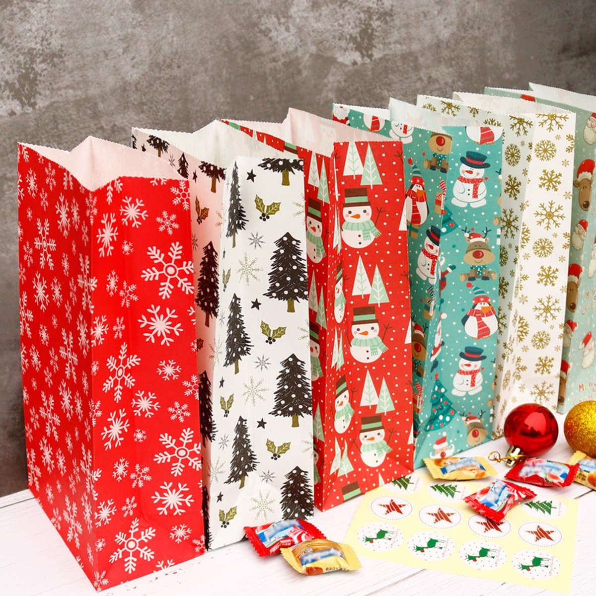 Gift Wrapping Kits Christmas Themed 6 Piece Gift Bags Assorted Designs
