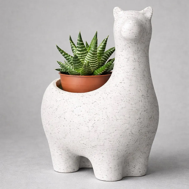 Interesting marble-colored alpaca planter, suitable for planting succulents, cacti, and small indoor plants; a versatile planter for both indoor and outdoor use.