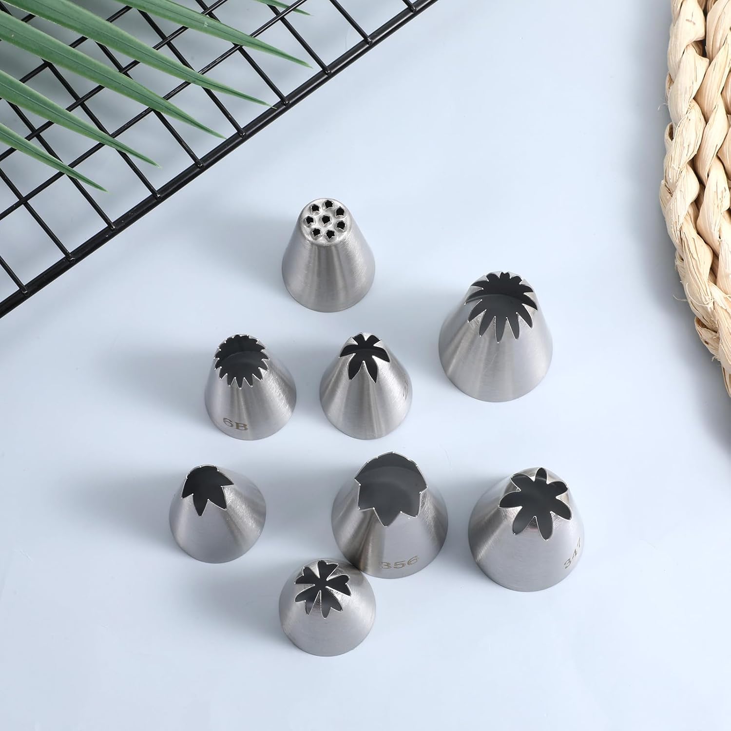 8 Pcs Large Piping Tips Set, Stainless Steel Cake Decorating Tips Set with 10pcs Piping Bag Pastry Cake Decorating Tip Baking Tools for Baking Cupcakes Decoration