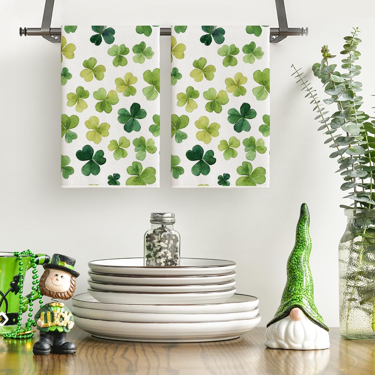 Beige Shamrocks St. Patrick's Day Kitchen Towels Dish Towels, 18x26 Inch Seasonal Spring Decoration Hand Towels Set of 2