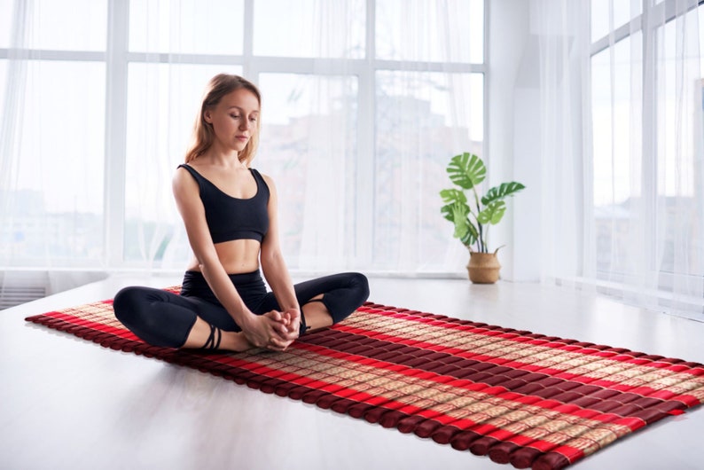 Day bed Roll Out Mattress XL Large Foldout Mat relaxation day bed camping or Yoga Matt Natural Kapok Filled RED 120cm x 200cm