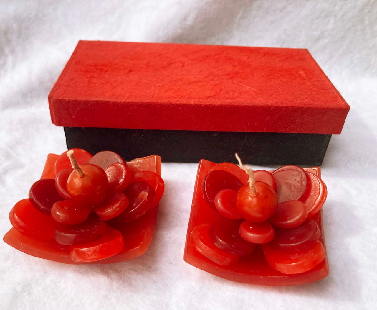 Floating Candles 2 Lotus 5cm Red in Gift Box 13cm