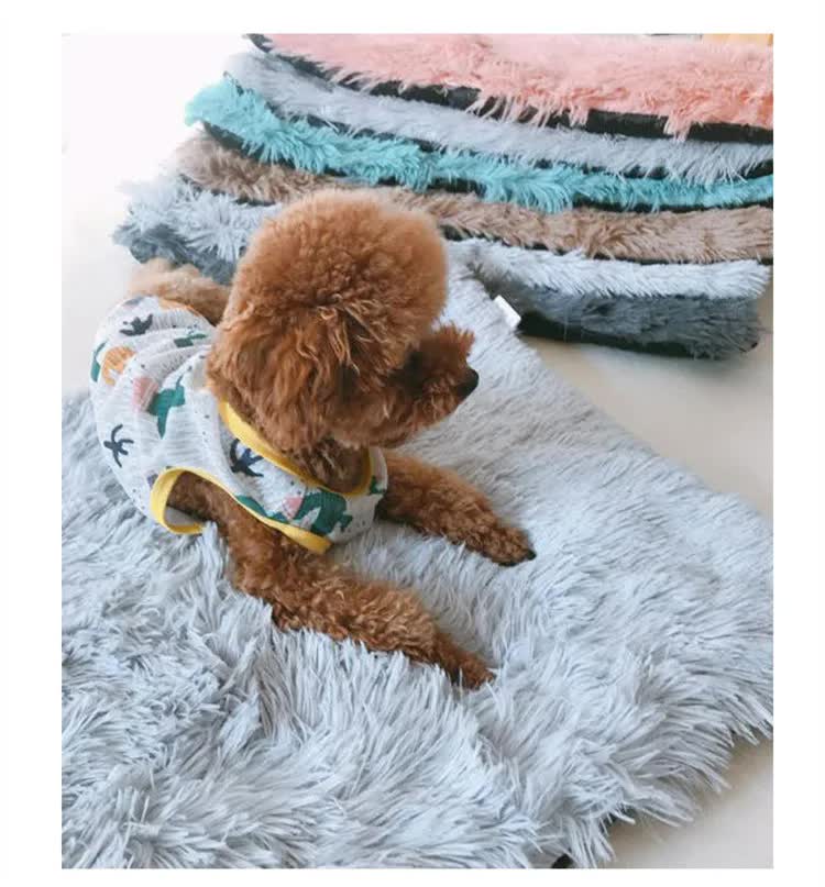 Dark Grey Plush Pet Mat for Dogs and Cats - 70x100cm, Anti-Slip, Warm and Cozy for Autumn and Winter