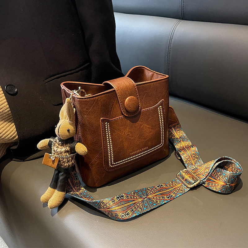Vintage Style PU Leather Bucket Bag with Wide Patterned Strap & Optional Bunny Charm(caramel)