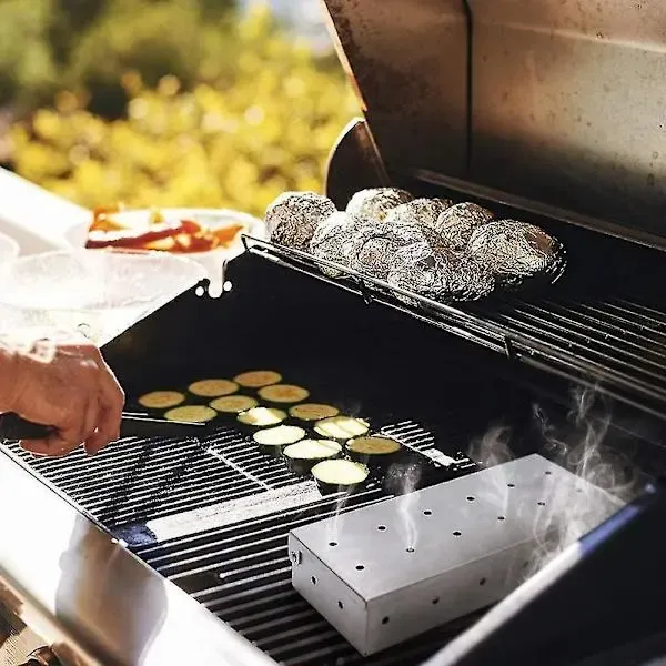Stainless Steel BBQ Smoker Box, Ventilated Wood Chip Box for Outdoor Grilling, Meat and Fish Smoking, Silver, 22 x 9 x 4 cm