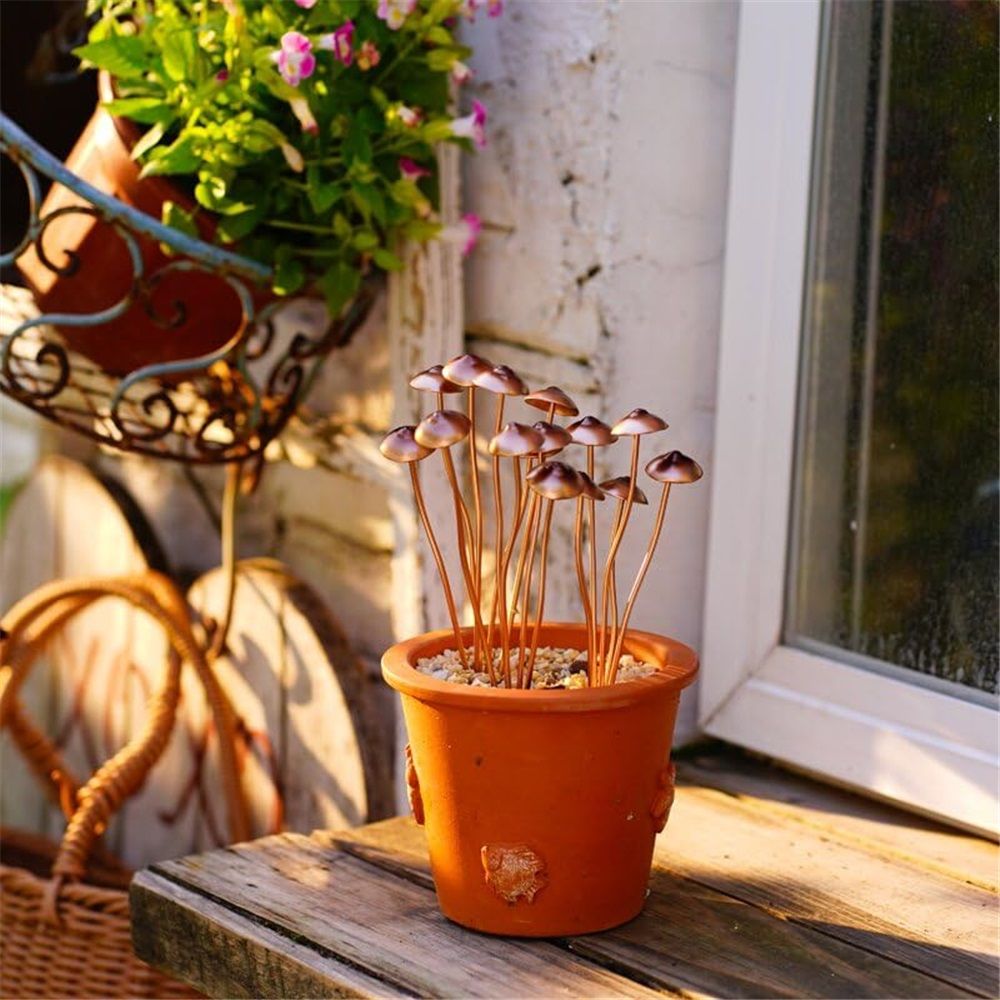 2pcs Metal Mushroom Garden Statue Stake,Flower Pot Decoration,Outdoor Statue Mushroom Ground Decoration for Garden Patio Lawn Yard Plant Decorations,Outdoor Garden Yard Art Accessories