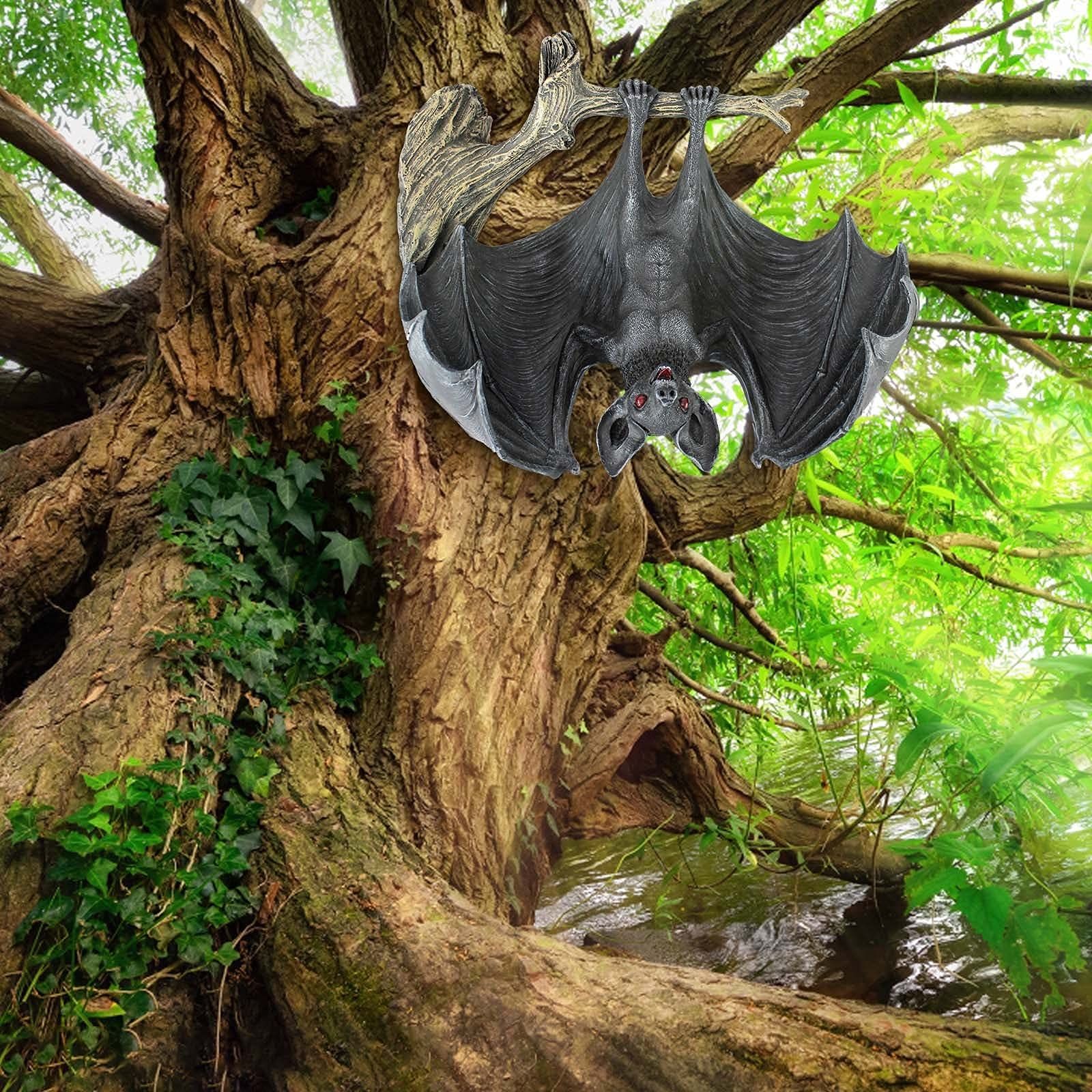 Resin Bat Statue, Halloween Hanging Bat Figurine Tree Decorations for Indoor and Outdoor Haunted House Garden Decoration