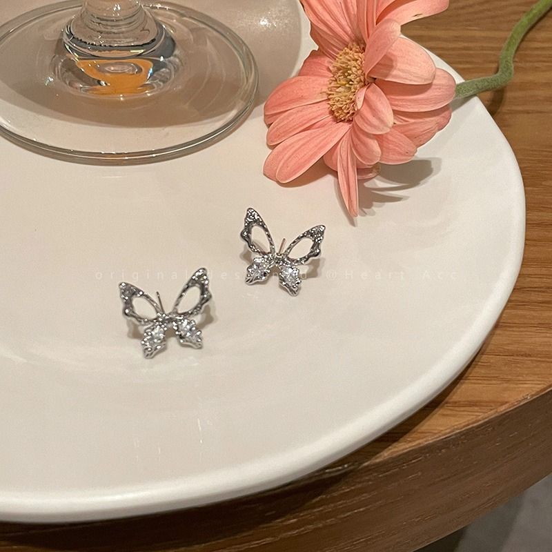 Heart Invisible Clip On Earrings For Women Dangle Gold Crystal Rhinestone Fish Tale Pins Knot Silver White Green Butterfly Brown