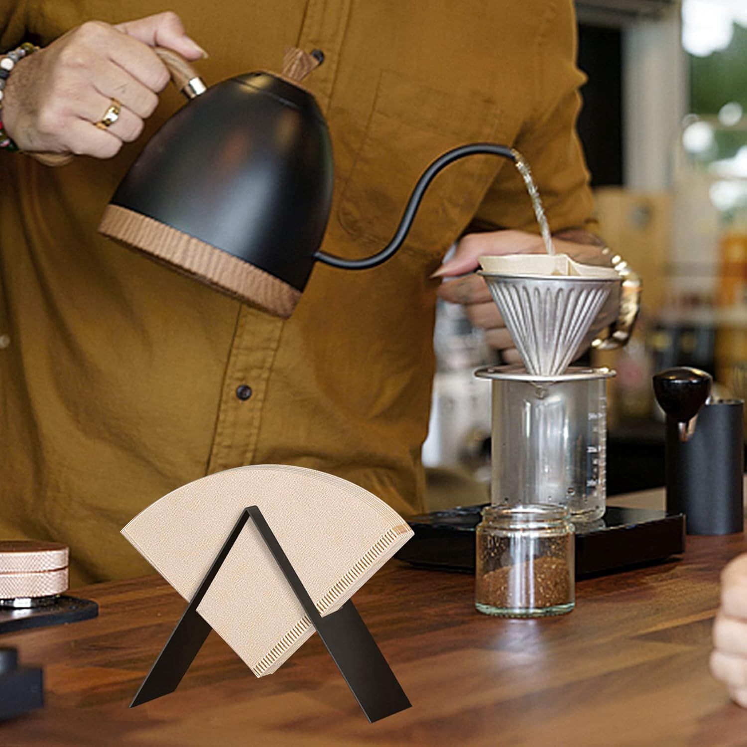 Single Slot Coffee Filter Paper Holder, Stainless Steel Storage Rack, with V-Shaped Design, for Coffee Accessories, for Most Standard-V60 and Cone Filter Papers, （black）