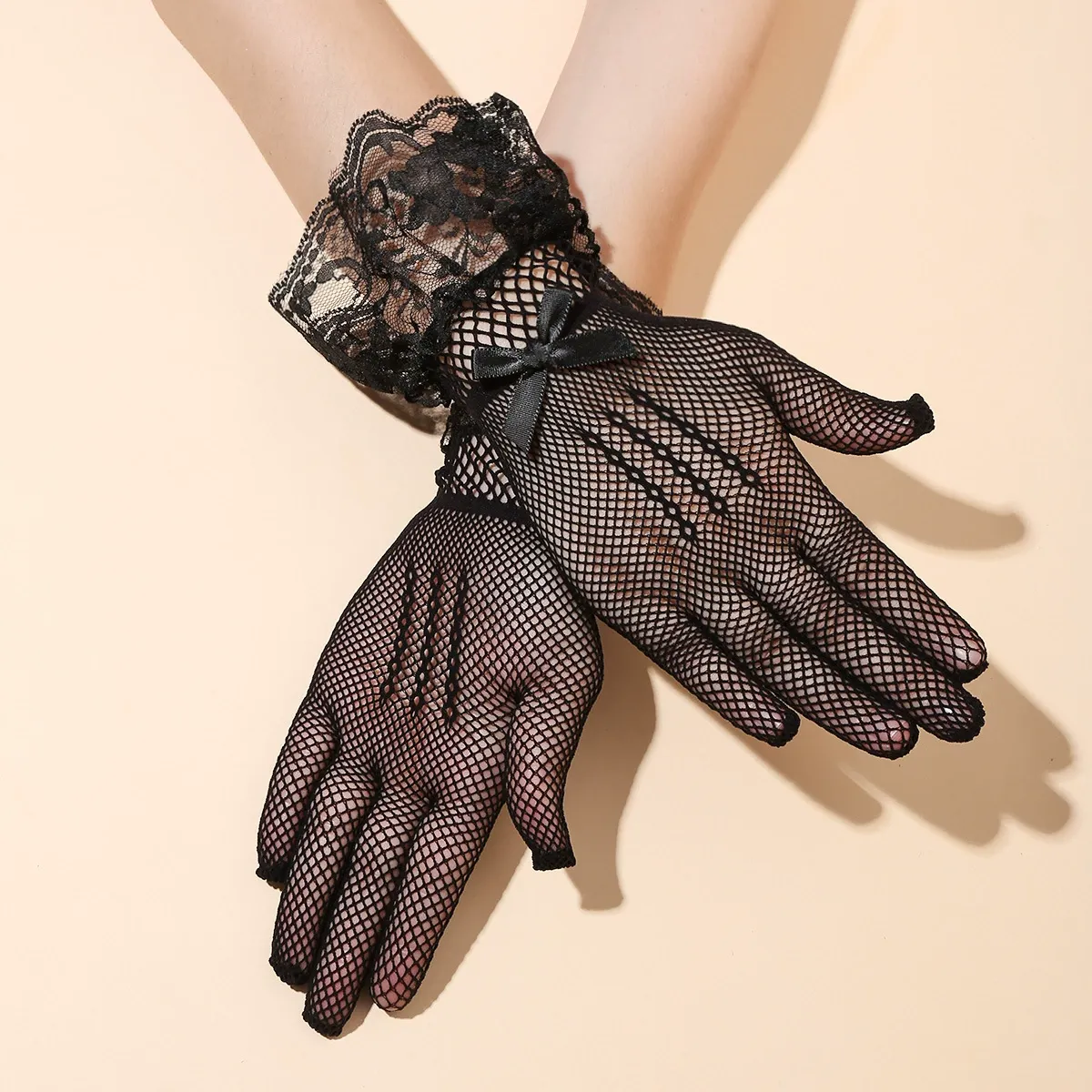 2pcs Women Lace Gloves Elegant Short Lace Tea Party Gloves for Women Dinner Party Wedding Wedding sleeves（black）