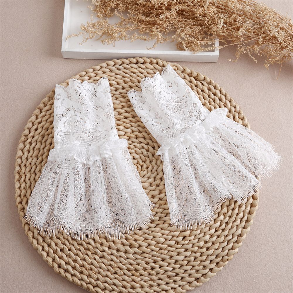 4pcs gloves with white sleeves and women's sexy lace elastic bracelet cuffs, suitable for role-playing, weddings, tea parties, and masquerade parties. White