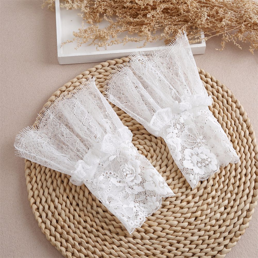 4pcs gloves with white sleeves and women's sexy lace elastic bracelet cuffs, suitable for role-playing, weddings, tea parties, and masquerade parties. White