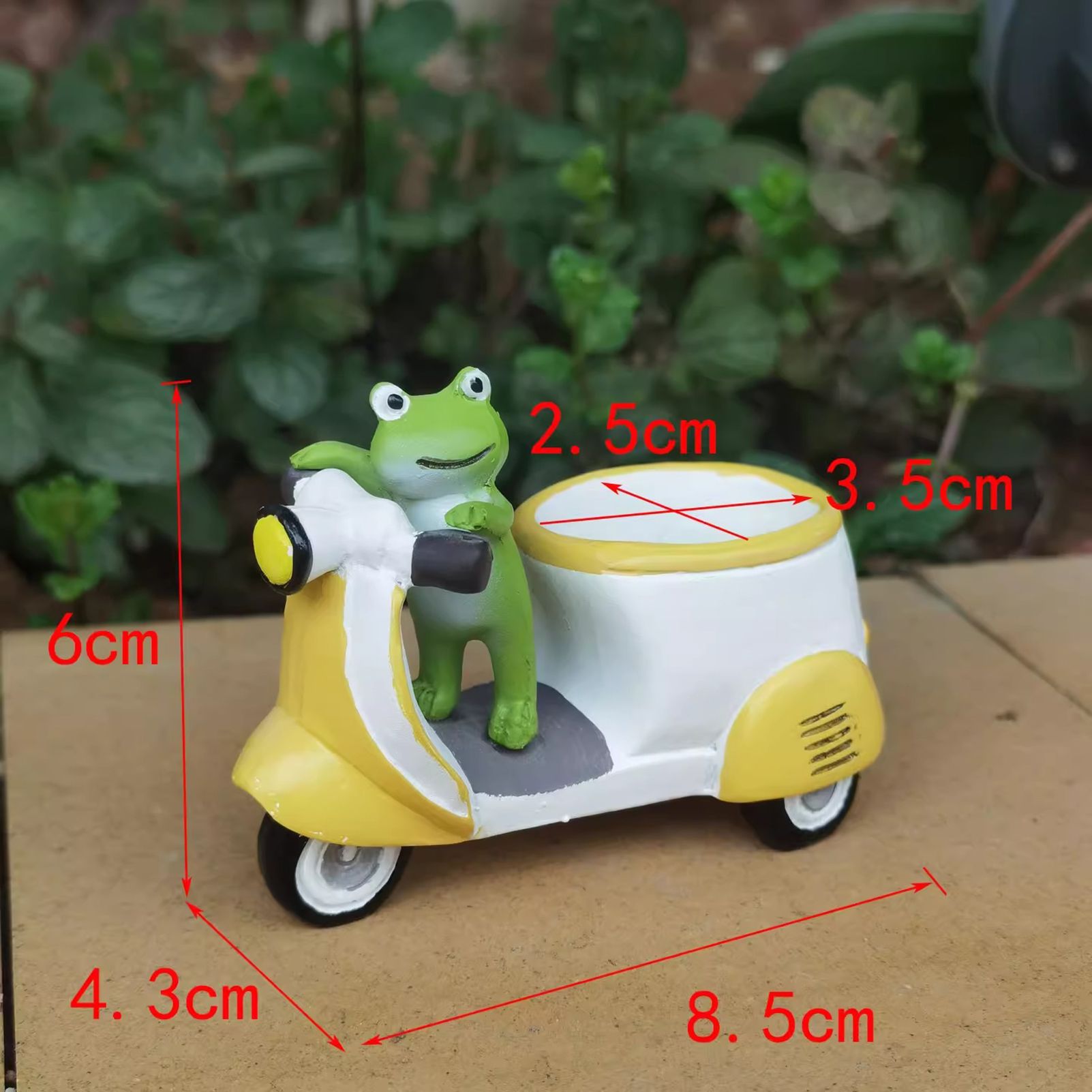 Cute Frog on Motorcycle Resin Planter - Mini Scooter Flower Pot for Succulents, Cacti, or Small Plants - Adorable Garden, Desktop, or Home Decor (Green Frog )