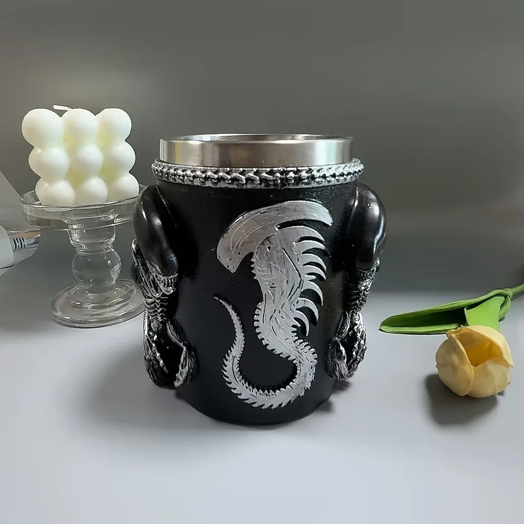 Alien-Themed 3D Mug, Resin Shell + 304 Stainless Steel Liner, Spine-Shaped Handle Dark Style, Halloween Living Room Decor, Sci-Fi Fan Gift!(black)