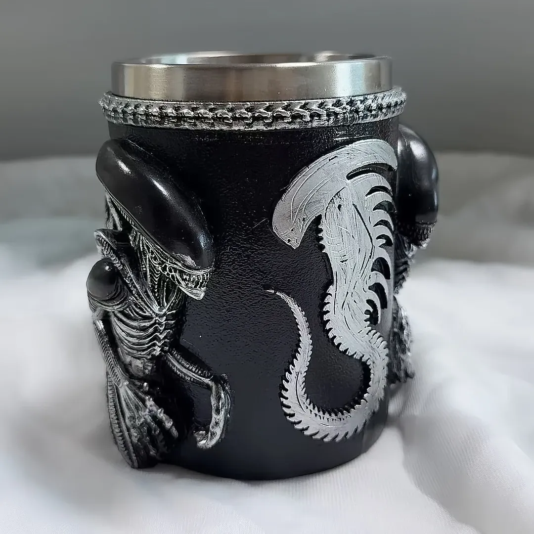 Alien-Themed 3D Mug, Resin Shell + 304 Stainless Steel Liner, Spine-Shaped Handle Dark Style, Halloween Living Room Decor, Sci-Fi Fan Gift!(black)