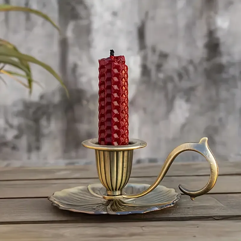 Metal Relief Candle Holder · Vintage Polished Iron Desktop Decoration./bronze