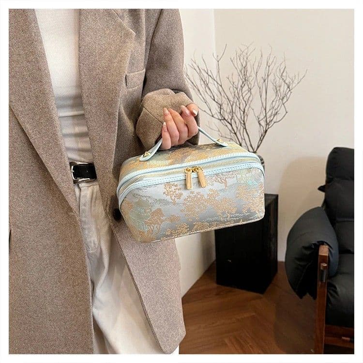 Vintage-Style Makeup Bag Large-Capacity Portable Hand-Wash Toiletry Bag Cosmetic Organizer for Travel and Daily Outings Blue