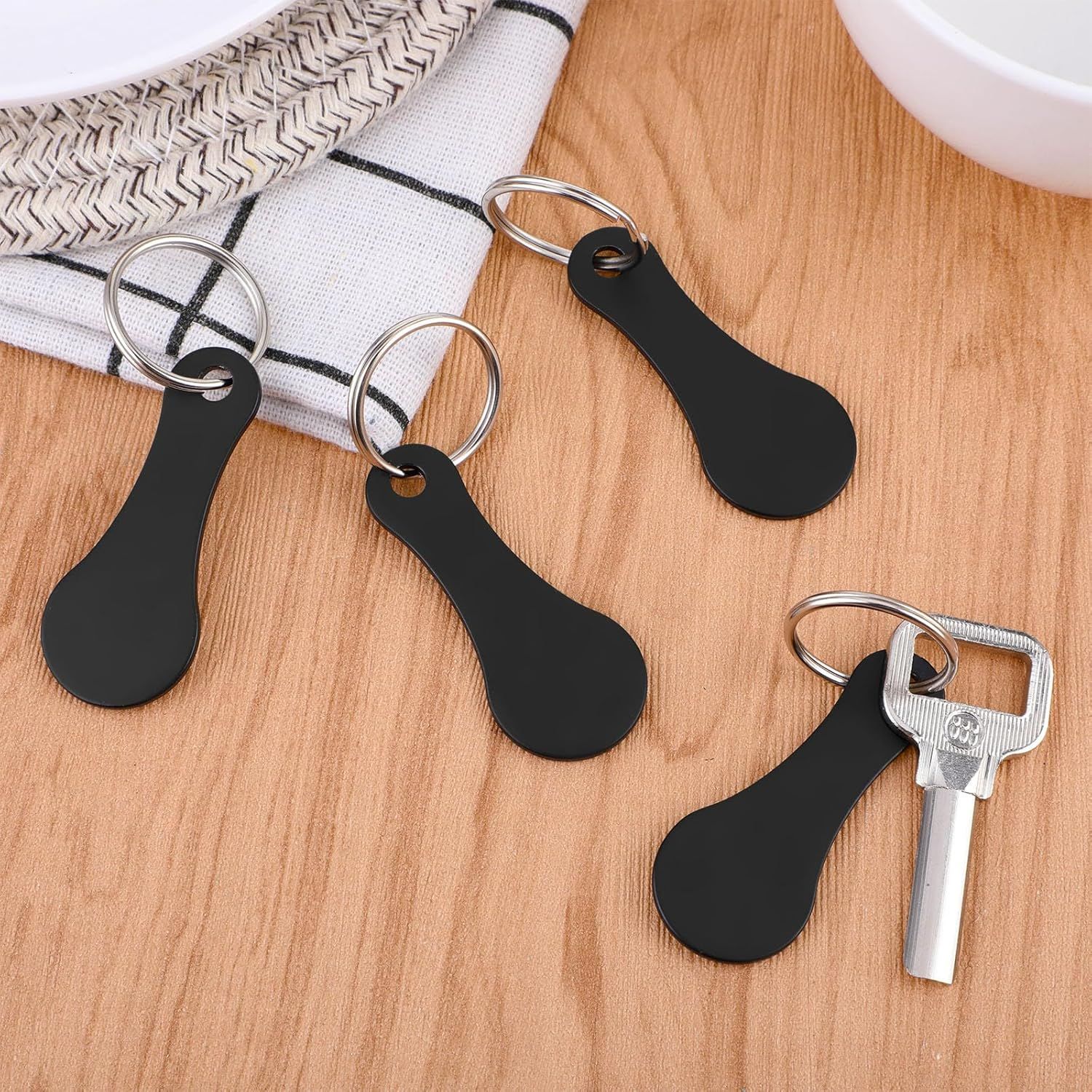 4 Pcs Stainless Steel Shopping Trolley Tokens, Portable Alloy Key Ring Quarter Holder Keychain Shopping Trolley Keyring for Men Women Shopping Cart Grocery Shopping Trolleys (Black)