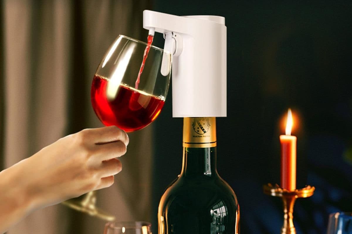Electric Wine Dispenser Smart Touch Screen Precise Pouring Four-Speed Flow Control Black
