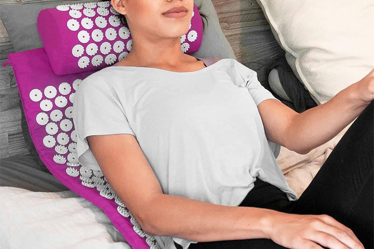 Acupressure Mat and Pillow Set for Stress Relief and Muscle Relaxation 66 x 40 cm Purple
