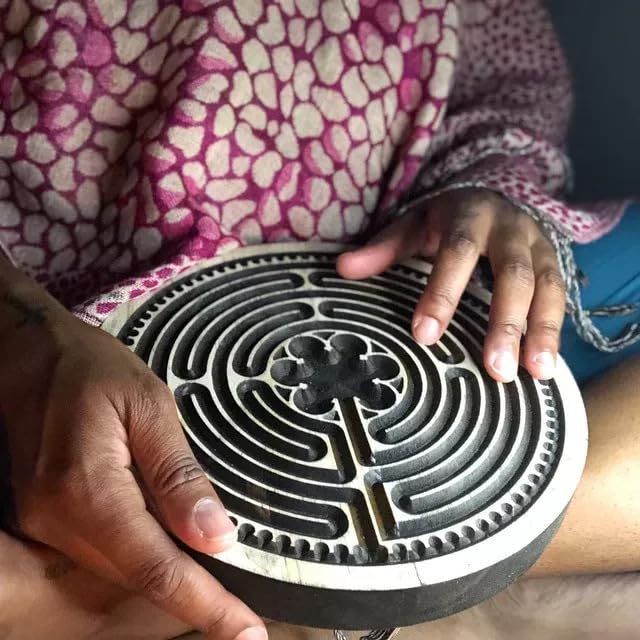 Labyrinth, Wood Labyrinth, Finger Labyrinth for Meditation and Prayer, Wooden Mindfulness Tool(Size : Large - 15 in)