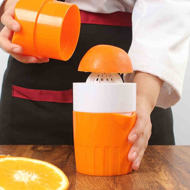 Manual Citrus Juicer Portable Easy to Use Mini Juicer for Lemon Orange Durable Plastic