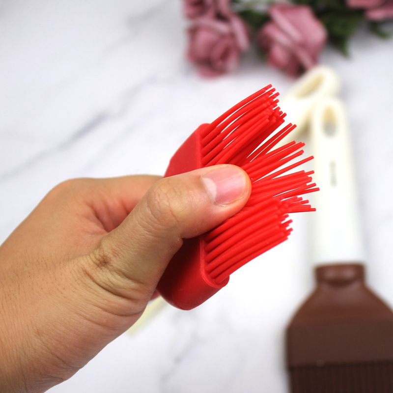 1PCS of Baking Tools Silicone Brush High-Temperature Baking Barbecue Brush Oil Brush Cake Cream Barbecue Brush (red)