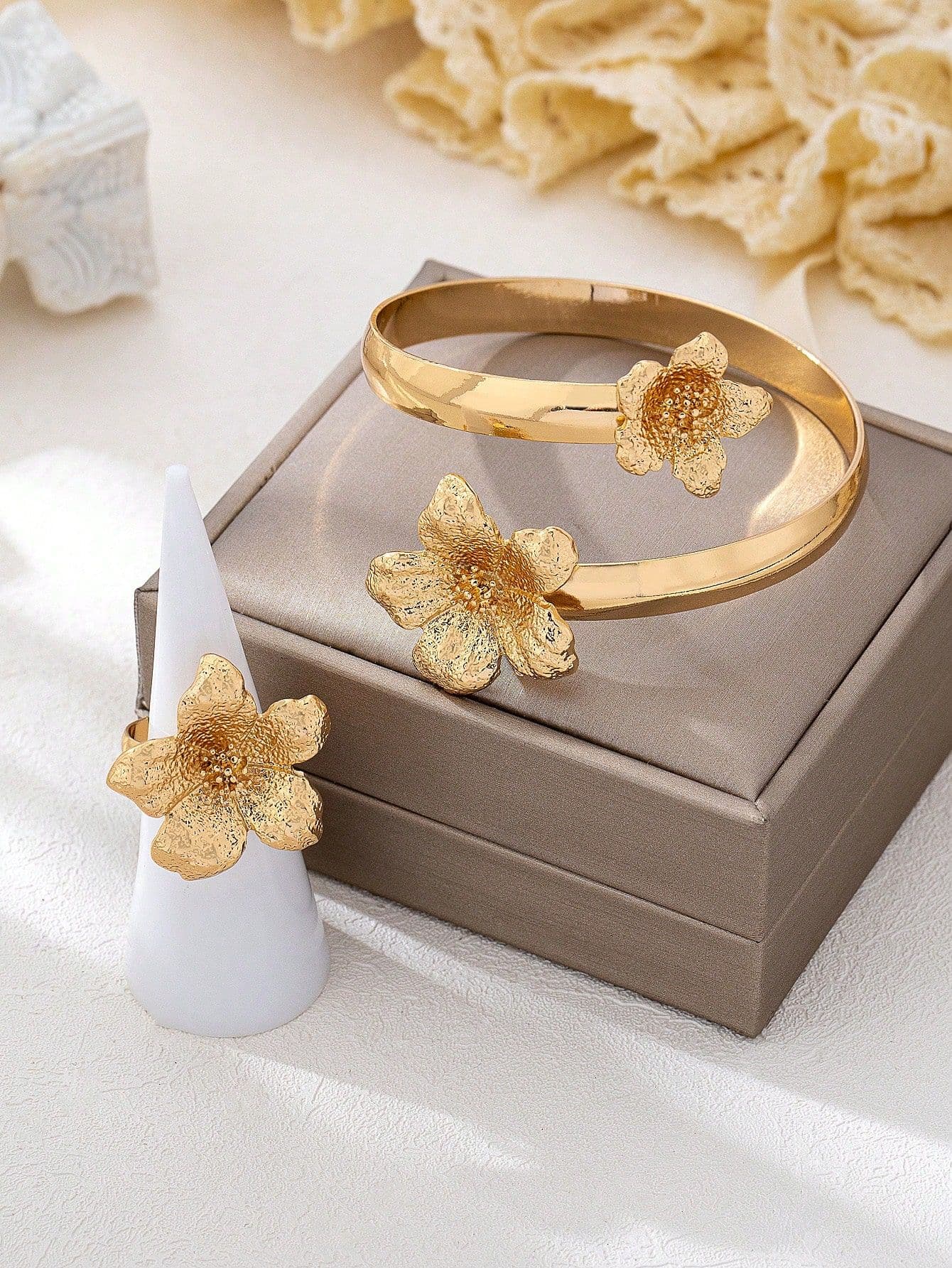 Jewellery Set Vintage Elegant Floral Bracelet Ring 2 Piece for Women Daily Wear