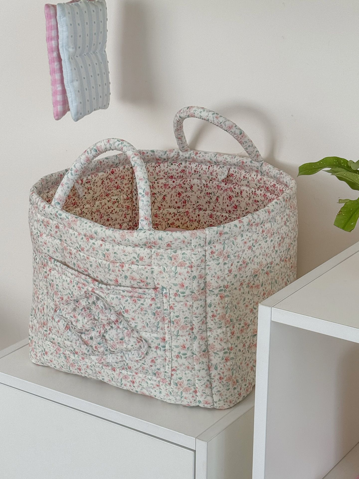 1Pc Floral Print Quilted Storage Basket Laundry Basket Large Capacity Portable Storage Bag Foldable Snack Basket With Handle For Cosmetic Storage Basket Toy(White)