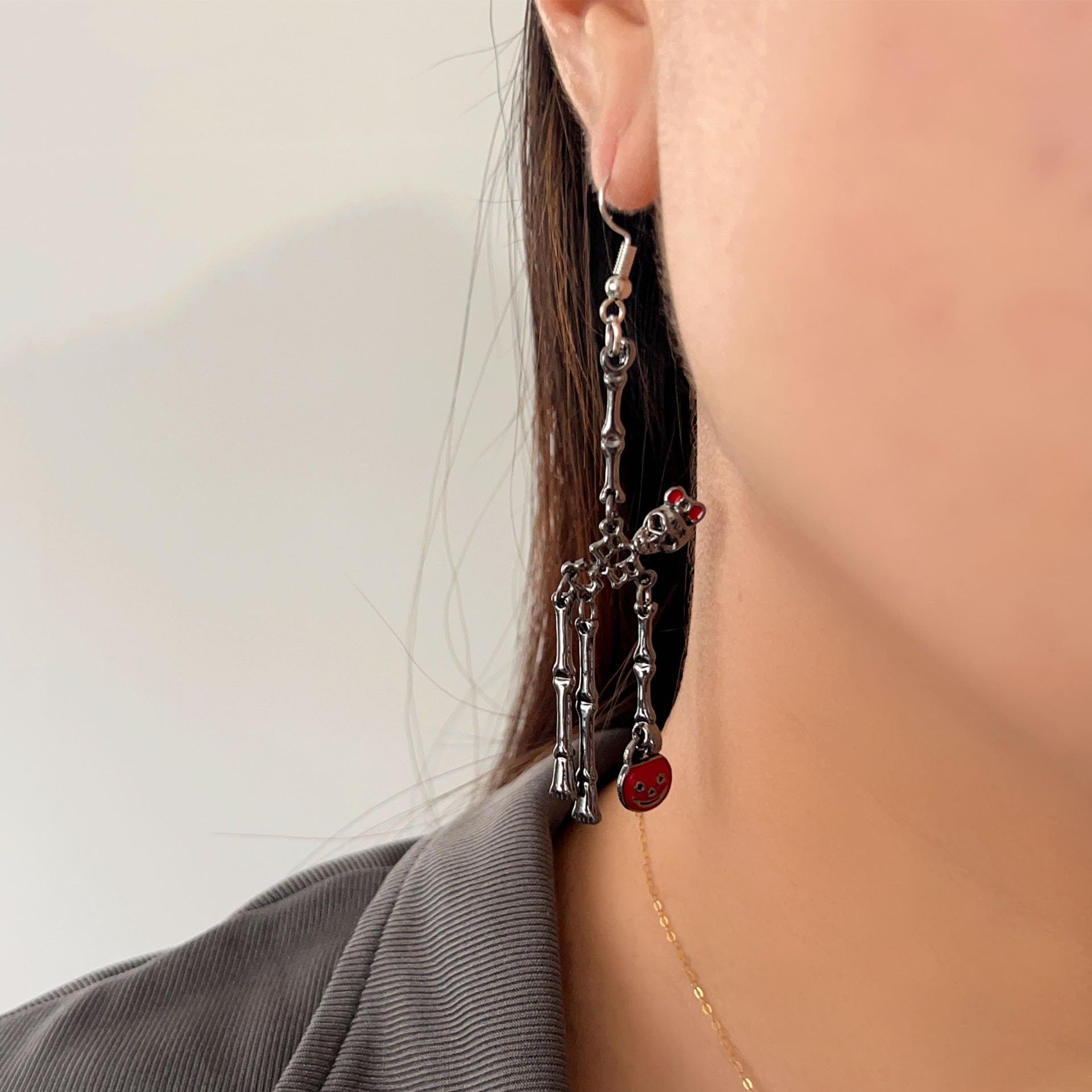 Punk Halloween Earrings for Women, Spooky Skull Skeleton Dangle Earrings for Women,Bloody Knife Drop Earrings,Scary Halloween