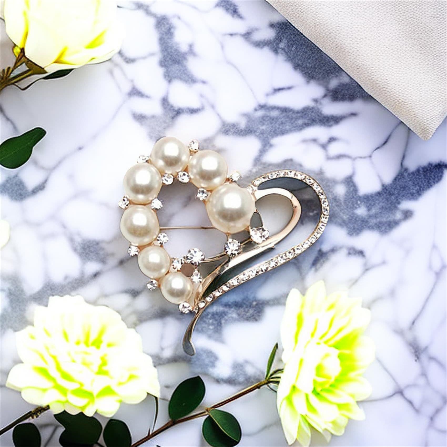 Love Heart Brooch Simulated Rhinestone Pearl Brooch Heart Scarf Brooch for Women Shawl Pin Clip Badge Corsage Wedding Party