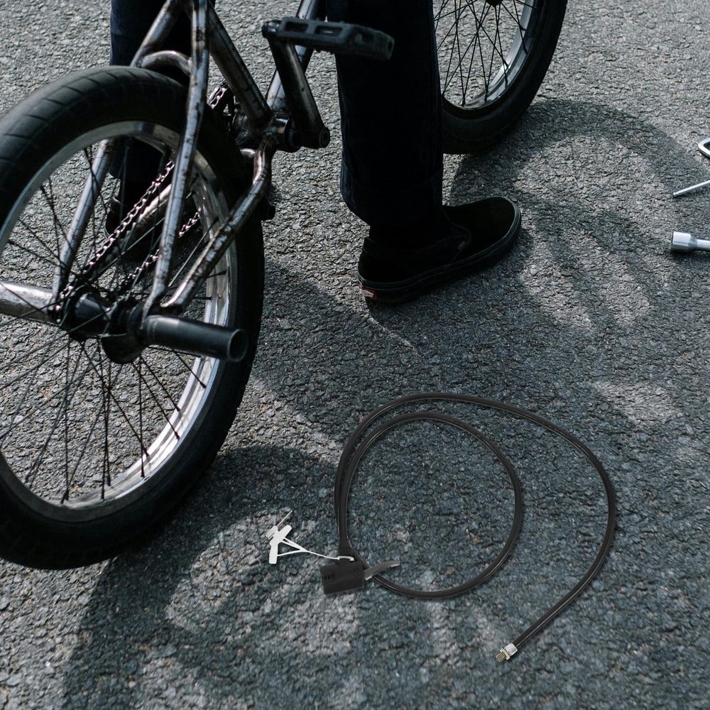 Universal Bike Pump Hose in Black, Reusable Inflator Hose Compatible with All Valve Types for