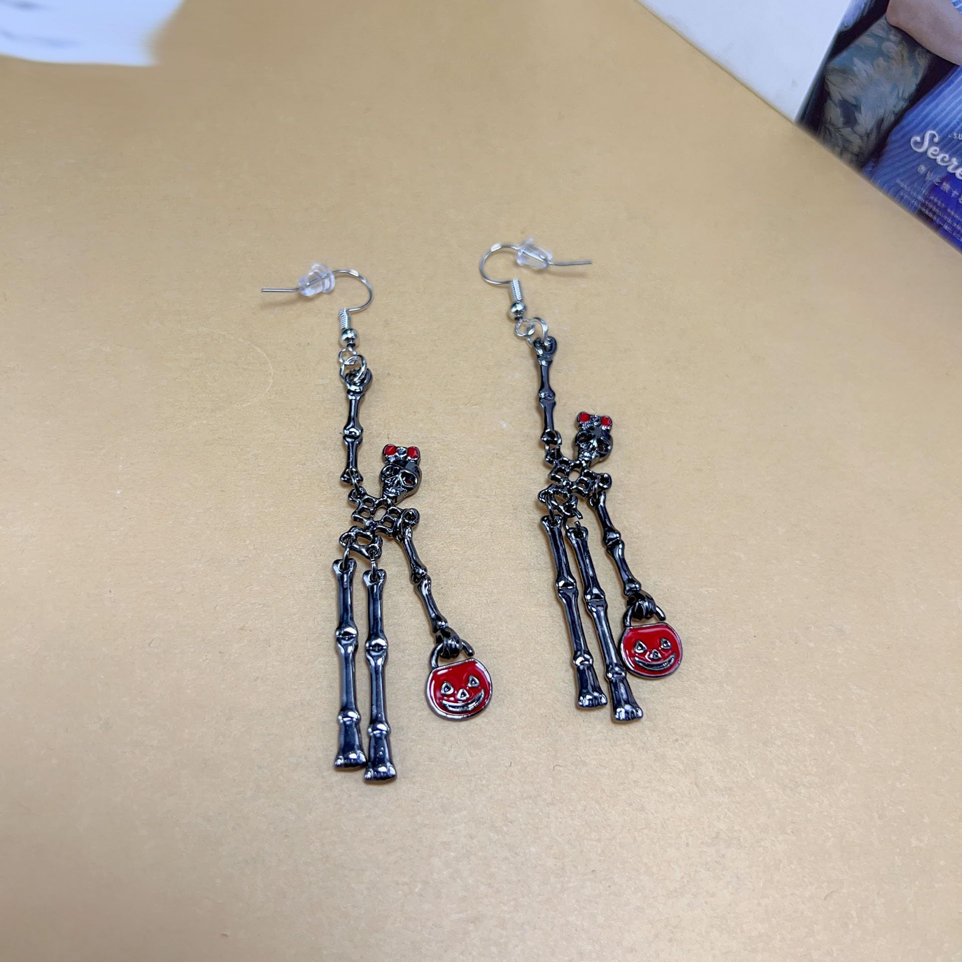 Punk Halloween Earrings for Women, Spooky Skull Skeleton Dangle Earrings for Women,Bloody Knife Drop Earrings,Scary Halloween